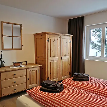 - Chesa Andrea - Gartensitzplatz Pontresina