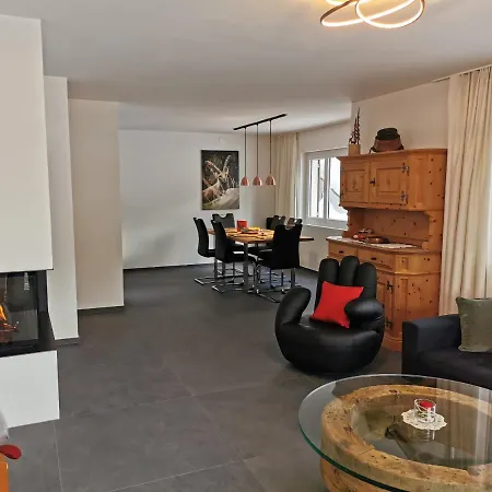 - Chesa Andrea - Gartensitzplatz Pontresina