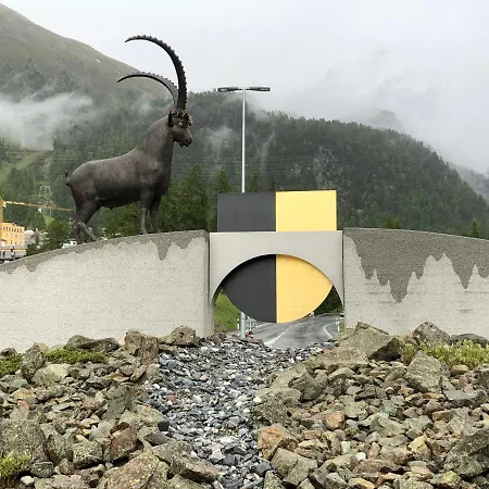 - Chesa Andrea - Gartensitzplatz Pontresina