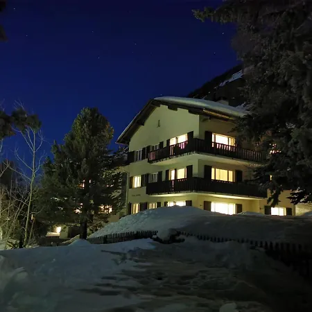 - Chesa Andrea - Gartensitzplatz Pontresina