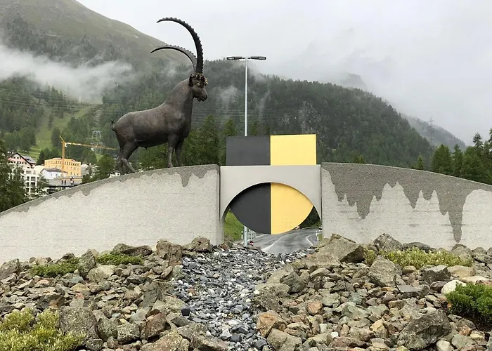 - Chesa Andrea - Gartensitzplatz Pontresina