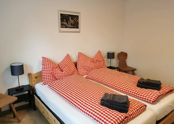 - Chesa Andrea - Gartensitzplatz Appartement Pontresina