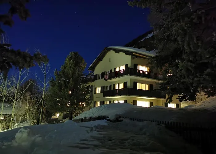 - Chesa Andrea - Gartensitzplatz Pontresina